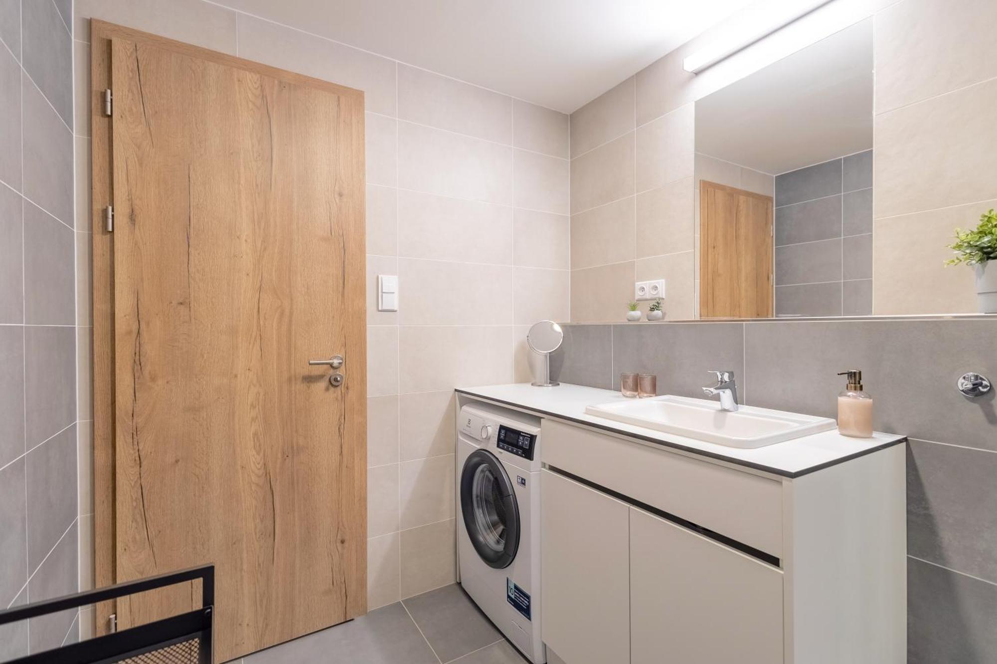 Bright 2Br - 8Th Floor, Balcony, Free Parking - By Gravity Prague Daire Dış mekan fotoğraf