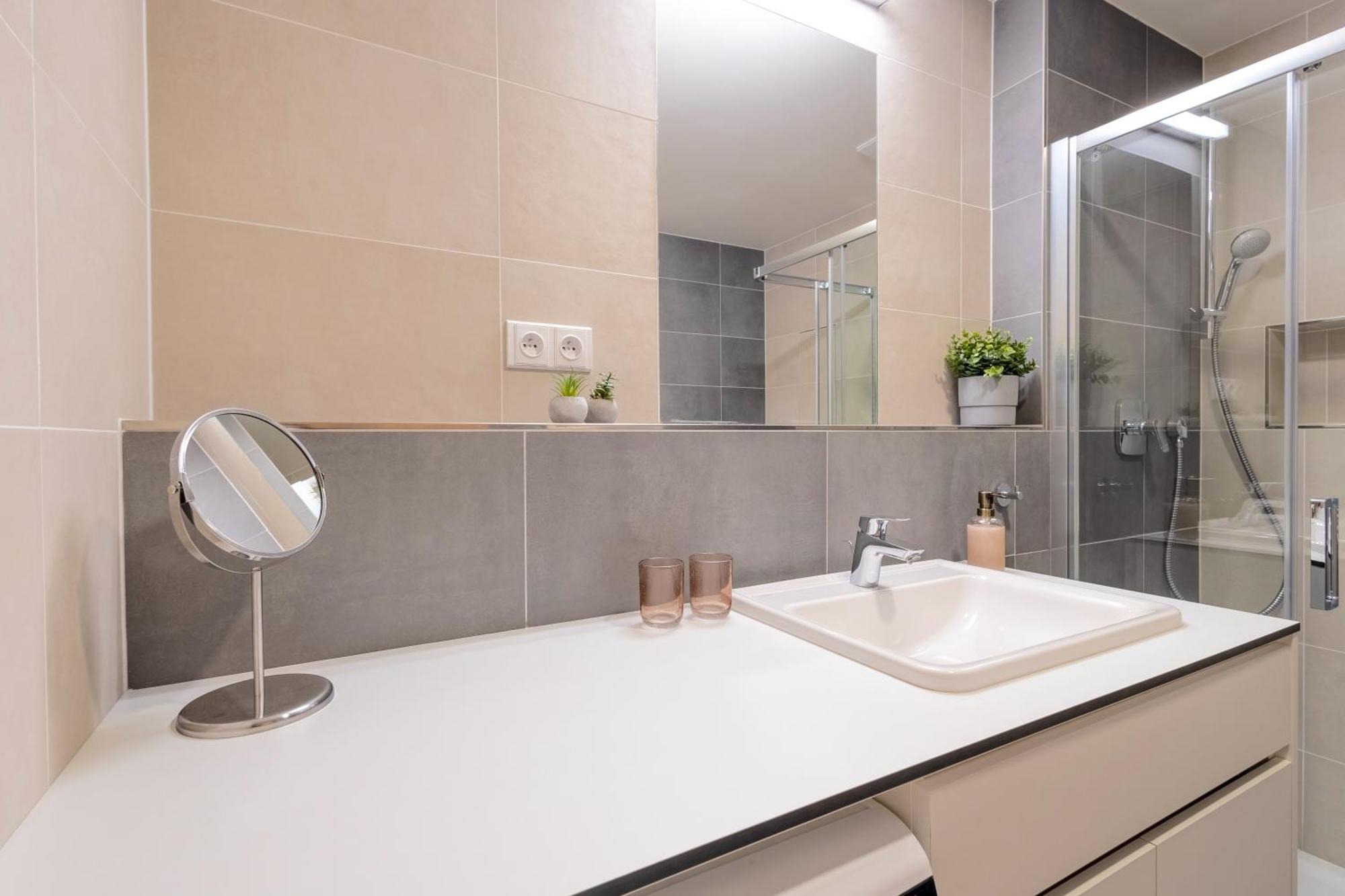 Bright 2Br - 8Th Floor, Balcony, Free Parking - By Gravity Prague Daire Dış mekan fotoğraf